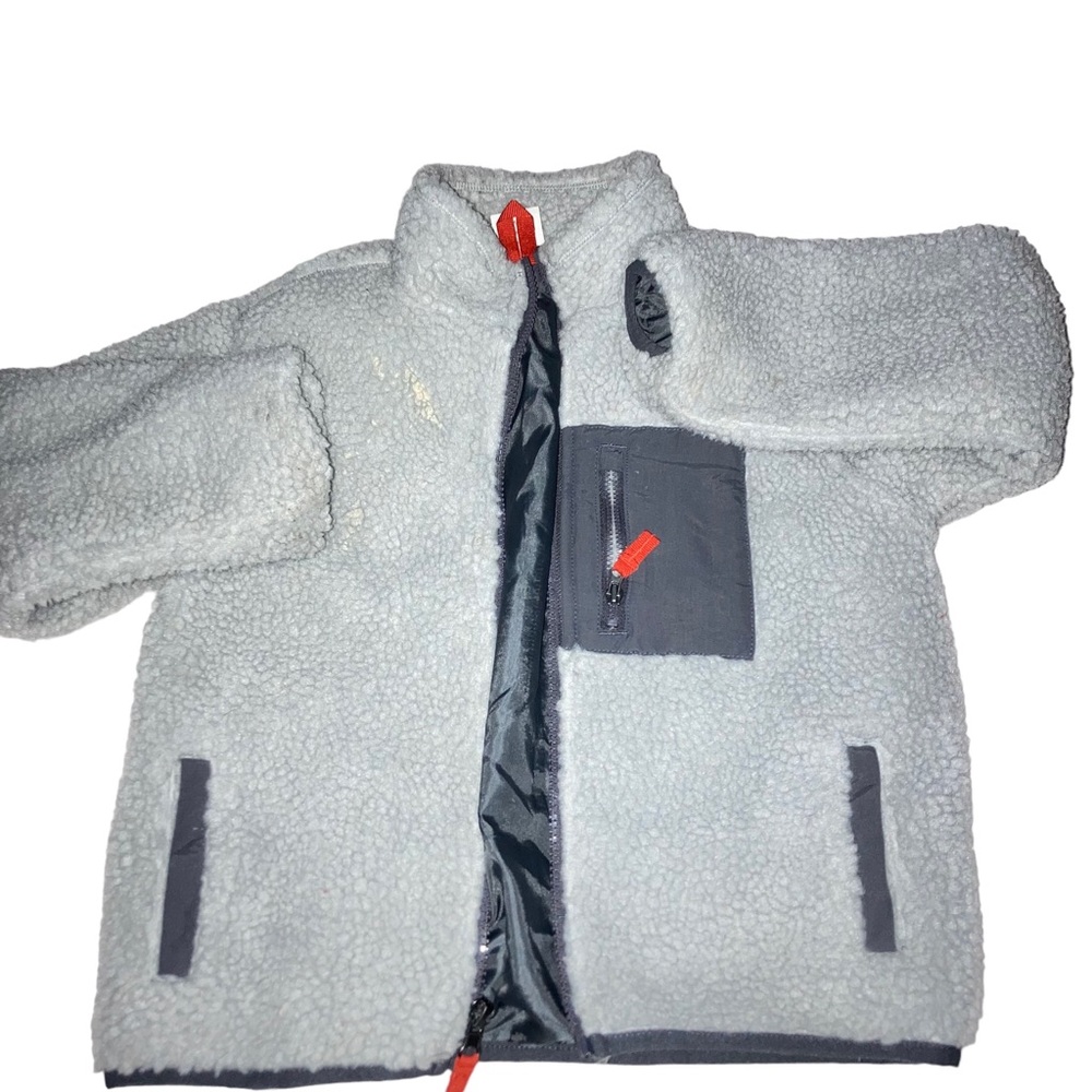 Made with cozy materials it will keep you warm&stylish during the cooler months.